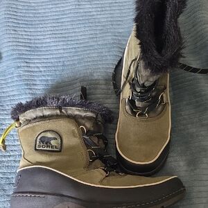 Sorel Green and Black Winter Boots